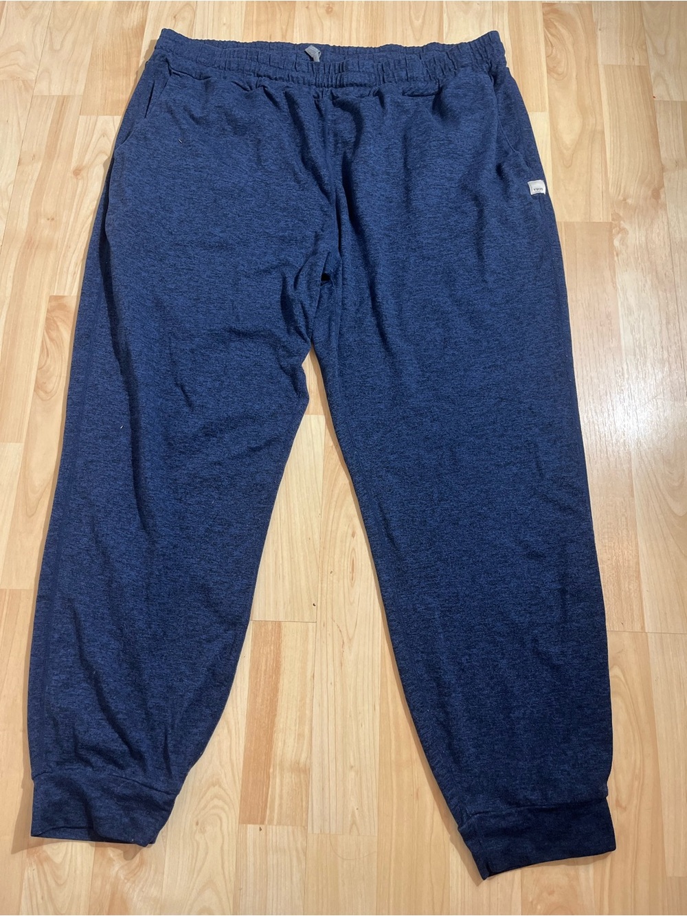 Vuori womens  blue heathered performance joggers XXL